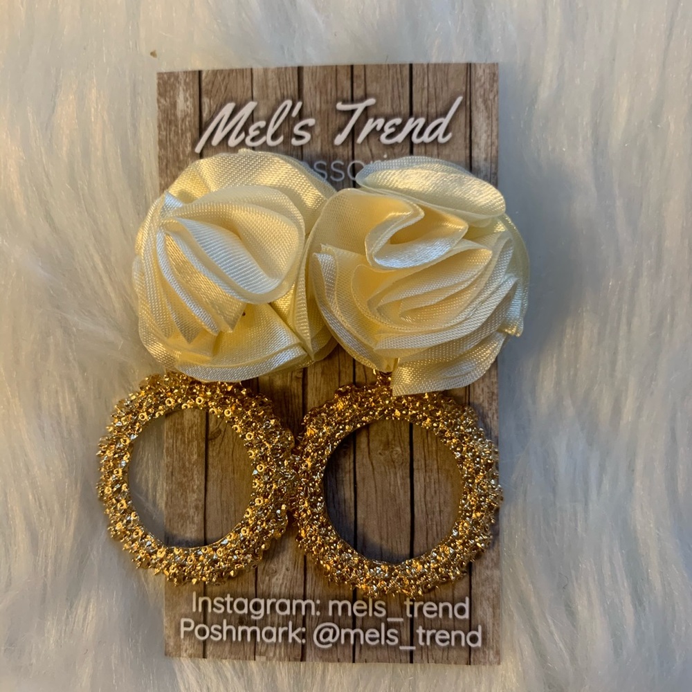 Vanilla white and gold earrings